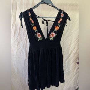 Dress with embroidered flowers
